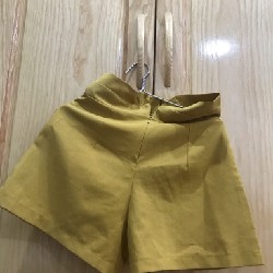 Quần short nữ màu vàng 17164