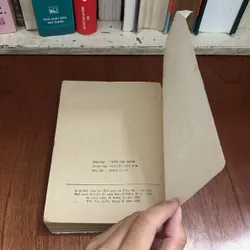 II Sách Xưa: Cuộc Phiêu Lưu Kỳ Lạ Của Carích Và Valia - Ian Lary - 1983 605987