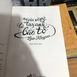 Ngoài vòng tay anh là bão tố 990579