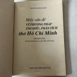 Mấy vấn đề về phương pháp tìm hiểu, phân tích thơ Hồ Chí Minh - Nguyễn Đăng Mạnh  - 2003s 521715