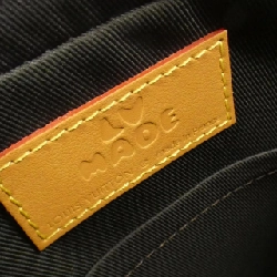 Túi đeo chéo Louis Vuitton Monogram Stripe (LV Squared) Trio Messenger M45965 613185