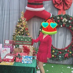 Váy đỏ size M mặc 1 lần duy nhất chụp hình Noel