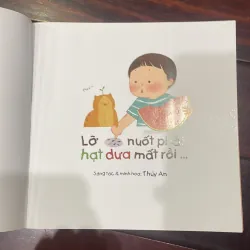 THUÝ AN : - Lỡ nuốt phải hạt dưa mất rồi  1028169