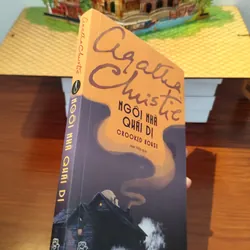  "Ngôi Nhà Quái Dị" (Crooked House) của tác giả Agatha Christie 561996