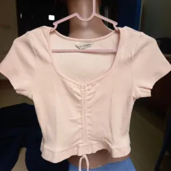 Áo phông dáng croptop size M, màu đỏ màu kem màu vàng sản phẩm đã Mặc Một Lần 1021188