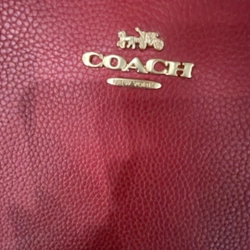 Túi Coach đỏ còn mới size trung bình 224602