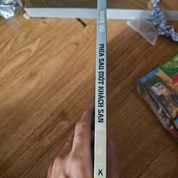 Phía sau một khách sạn
 703755