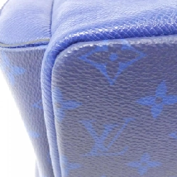 Ba lô Louis Vuitton Taiga Lama M30419 610102