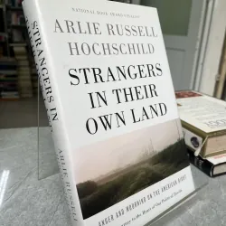 STRANGERS IN THEIR OWN LAND - ARLIE RUSSELL HOCHSCHILD