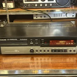 Đầu Tascam CD-RW900SL 753006
