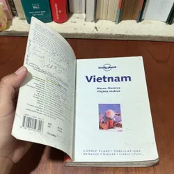 II English Books: Vietnam _ Includes Special Section On Vietnamese Cuisine 726957