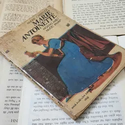 Marie Antoinette - Hoàng hậu nước Pháp

André Castelot 715189