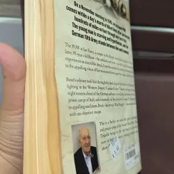 Tomorrow We Escape: One Man's Extraordinary Story of Courage and Survival from Tobruk ... 932510