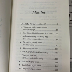 CUỐN SÁCH VỀ CÁC BIỂU TƯỢNG TÂM LINH - MELANIE BARNUM 538356