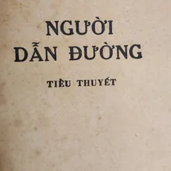 Tiểu thuyết NGƯỜI DẪN ĐƯỜNG, nhà văn Ấn Độ Rasipuram Krishnaswamy Narayan 708042