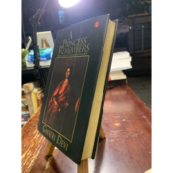 The Princess Remembers: the Memoirs of the Maharani of Jaipur - Gayatri Devi 352975