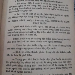 Giáo trình QUAN HỆ KINH TẾ QUỐC TẾ. Trường KT Đối ngoại HCM in năm 1989 790160