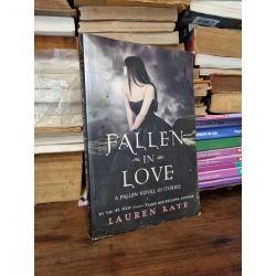FALLEN IN LOVE - Lauren Kate