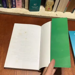 Tác Phẩm Và Lời Bình (Tác Phẩm Văn Học Trong Nhà Trường) - Nguyễn Tuân, Xuân Quỳnh - 2011 907584