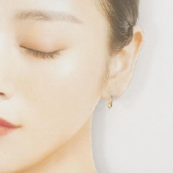 Bông tai kim cương hoa K18YG 0.06CT - Hàng hiệu Chính hãng 873337