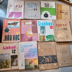Lô 12 cuốn sách giáo khoa cũ các năm lớp 12 139468