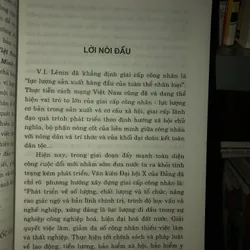 Góp phần xây dựng giai cấp công nhân Việt Nam từ thực trạng công nhân thànhphố Hồ Chí Minh 696819