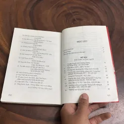 II Sách Lịch Sử: Tóm Tắt Niên Biểu Lịch Sử Việt Nam - Hà Văn Thư, Trần Hồng Đức - 2009 1022417