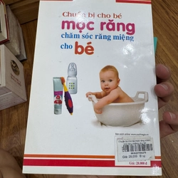 Bé mọc răng 551934