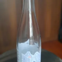 vỏ chai nước suối thủy tinh cao cấp với thiết kế sang trọng, lịch sự 1024368