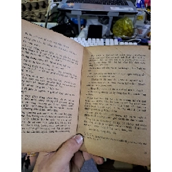 Chuỗi hạt của hoàng hậu mới 70% ố rách bìa 1989 Văn học nước ngoài HCM1709 923287