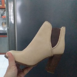 Bốt cổ ngắn size 37, màu kem 14832