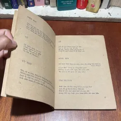 [Sách Xưa] - II Thơ: Hoa Trên Đá - Chế Lan Viên - 1984 792580