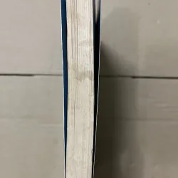 Đằng sau một ngai vàng 1019699