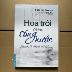 hoa trôi trên sóng nước