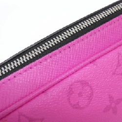 Túi đeo chéo Louis Vuitton Taiga Lama Outdoor Messenger M30765 - Hàng hiệu Chính hãng 776500