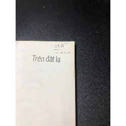 Trên đất lạ Vũ Đình Giang 2001 mới 80% ố bẩn bìa ố nhẹ HCM 0611 365015