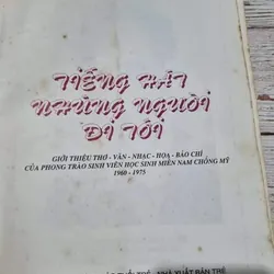 Tiếng hát những người đi tới  Thơ - nhạc - họa Sách khổ lớn, bìa cứng + áo , 620 trang  713035