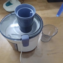 Máy ép rau củ, trái cây Philips HR1811 547568