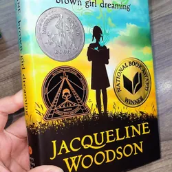 Jacqueline Woodson
- Brown Girl Dreaming (bìa cứng, bản thủ công siêu hiếm)
