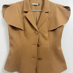 Áo sơmi  kiểu cổ vest od Hàn sz M màu nâu sóc mới 99% 929872