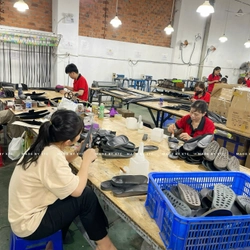 Sản xuất dép da bò thật giá tận xưởng