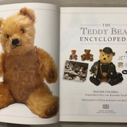 THE TEDDY BEAR ENCYCLOPEDIA Bách khoa toàn thư về Gấu Teddy - DK 1993 455802