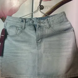 Chân váy jeans màu xanh Size S mới, chưa mặc lần nào còn nguyên mác 1030709