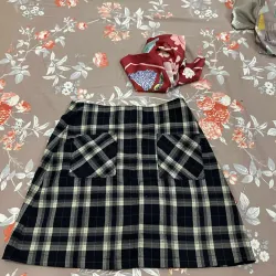 Chân váy kẻ MADELEN chữ A dáng ngắn còn mới đẹp