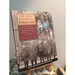 At The Edge of Dream: The Story of Jewish Immigrants on New York's Lower East Side 1880-1920 - Lawrence J. Epstein