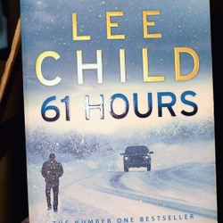 LEE CHILD - 61 HOURS (thriller) #1 bestseller