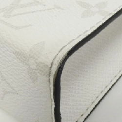 Túi đeo vai Louis Vuitton Taiga Rama Gaston Wearable Wallet M30935 613686