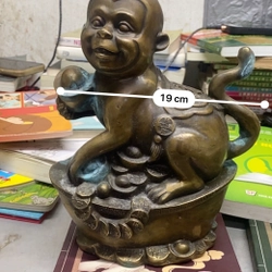  Tượng khỉ đồng đứng ôm cục tiền