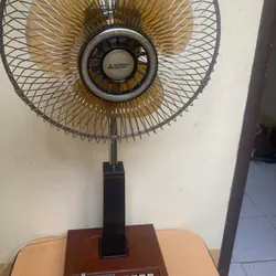 Quạt Lửng Nhật Mitsubishi vân gỗ cao 90cm cánh 30cm. 494008