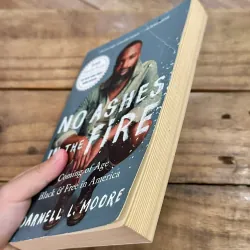 No Ashes in the Fire: Coming of Age Black and Free in America - Darnell L. Moore 734773